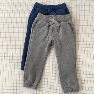2 pair bundle Oshkosh B’gosh 2T sweatpants gray/ blue very good used condition